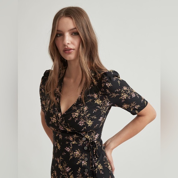 Chaps Dresses & Skirts - Stretchy Floral Midi dress with 90s feel